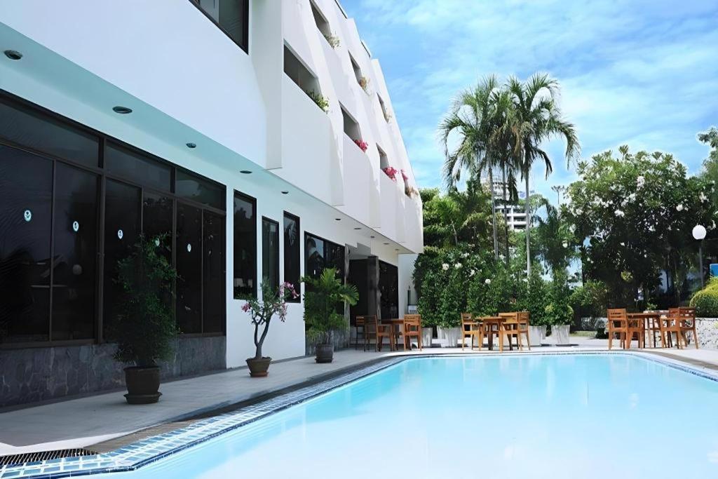 Bangsaen Villa Hotel Extérieur photo